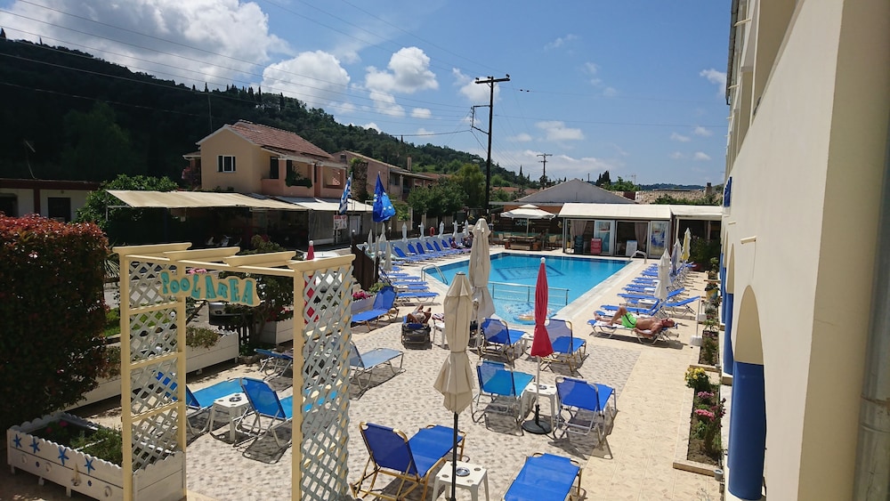 Christakis Hotel 8/50