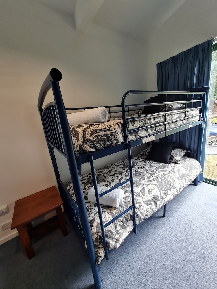 HUON BUSH RETREATS 18/50
