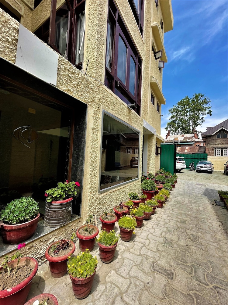 Hotel SADAF 44/45