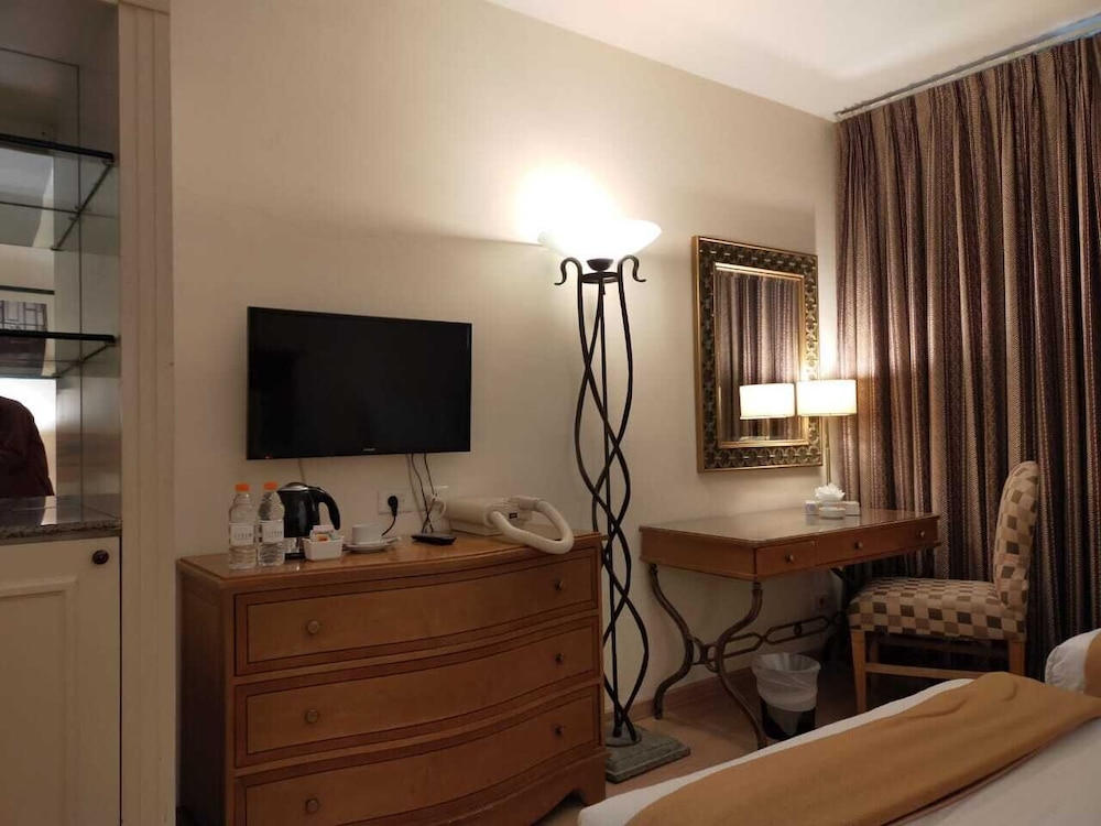 The Liwan Hotel 31/38