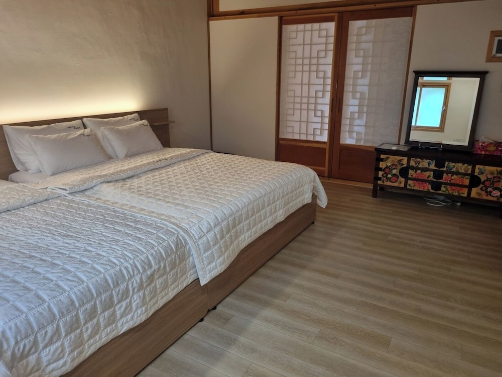 Wiyeonjae Hanok Stay 12/49