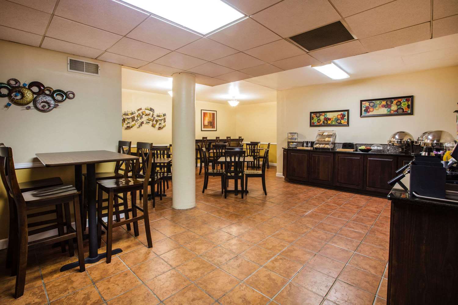 Ramada by Wyndham Ligonier 24/42