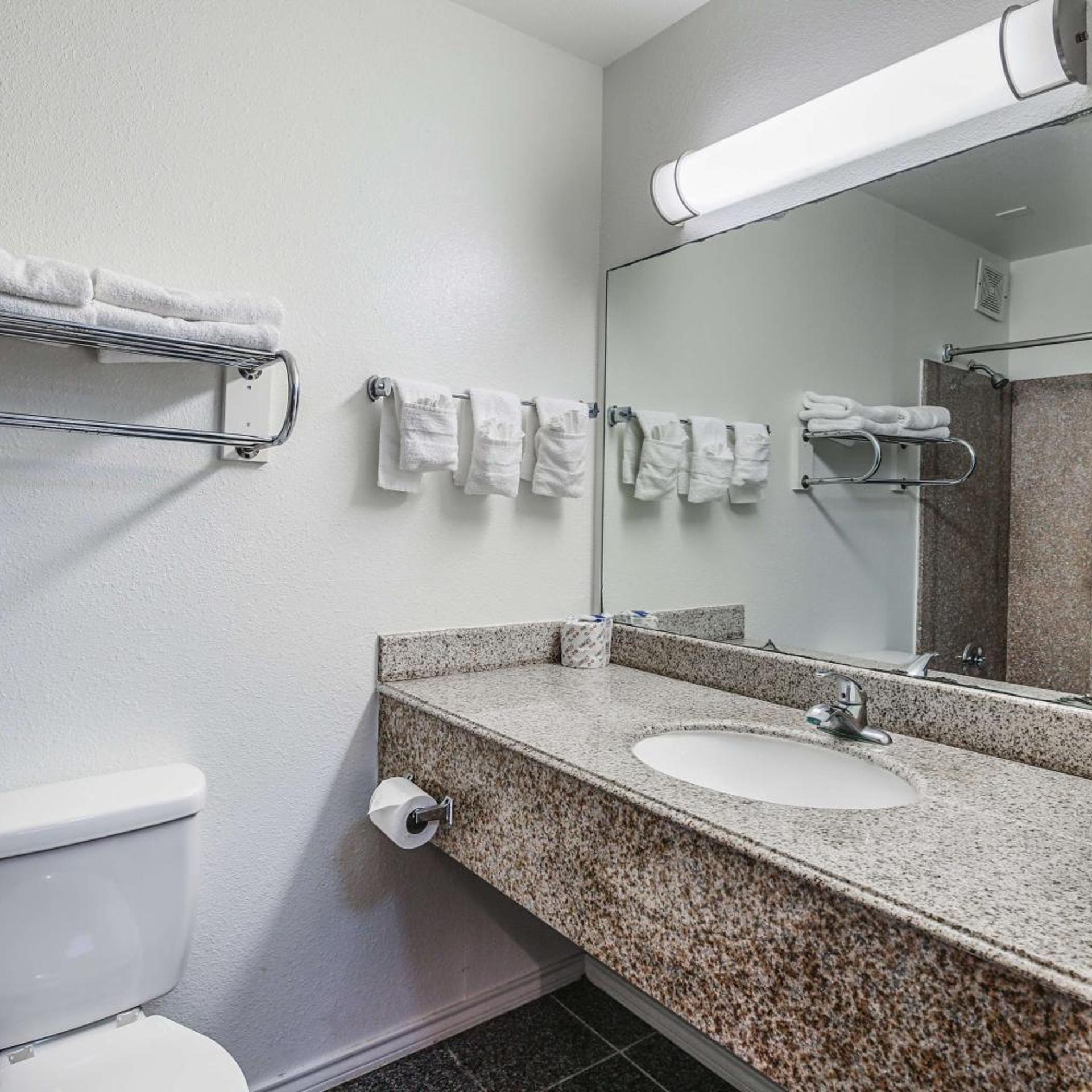 2 Queen Beds - Non-Smoking, Motel6 Pasadena, TX 10/10
