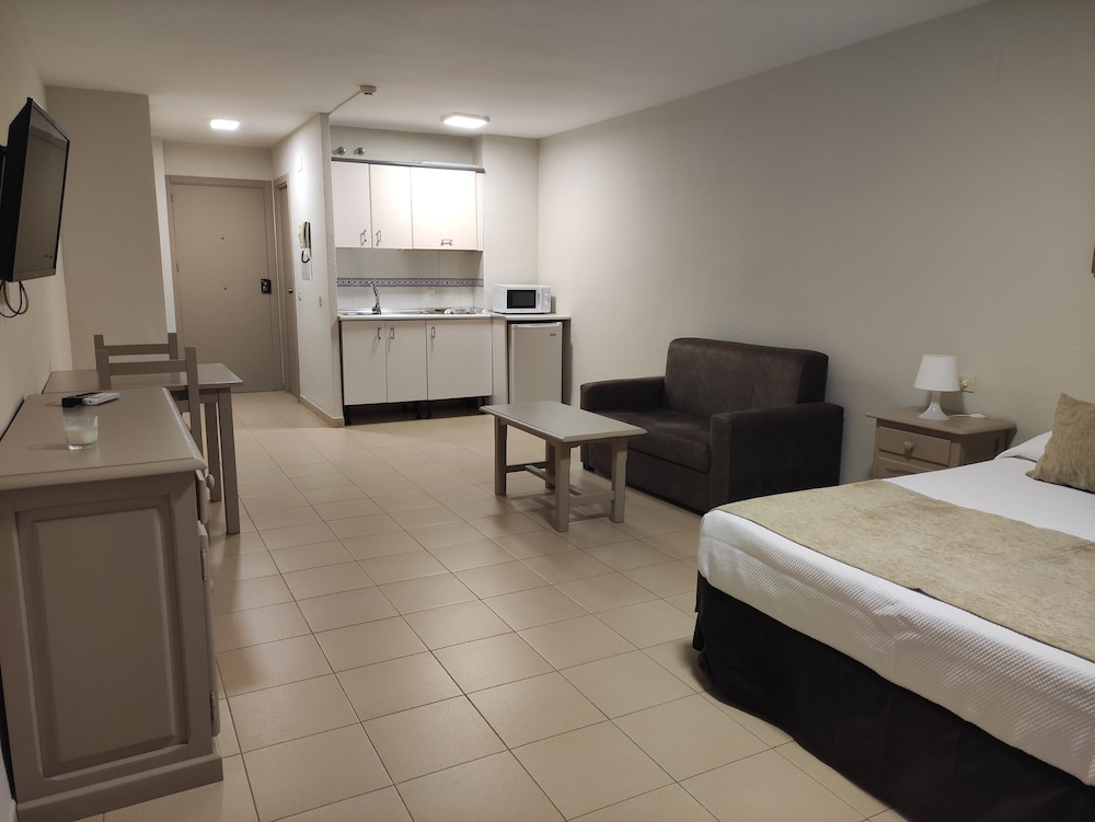 APARTAMENTOS TURISTICOS PUERTA DEL SUR 6/27