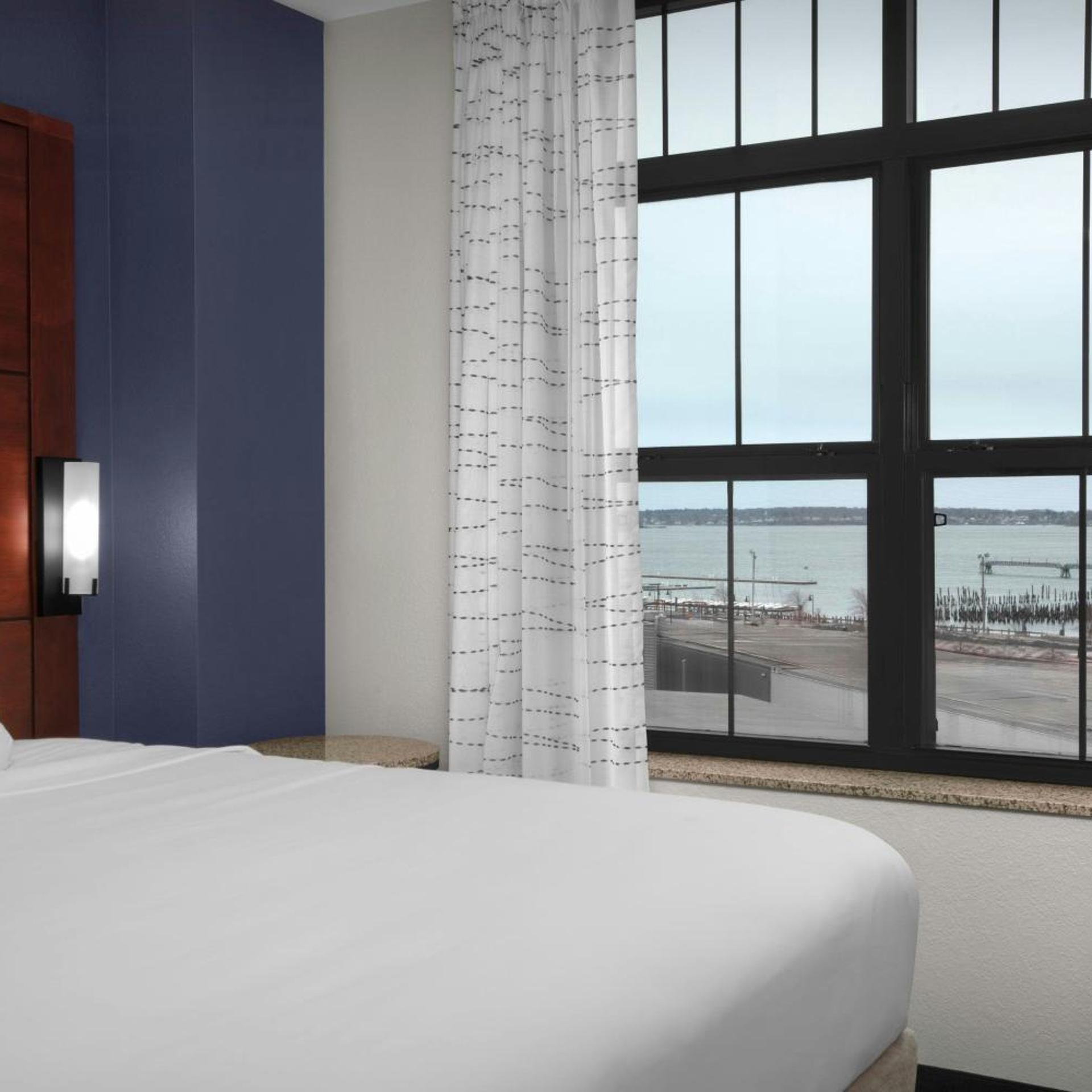Studio, King Bed, Harbour Side, Sofa
