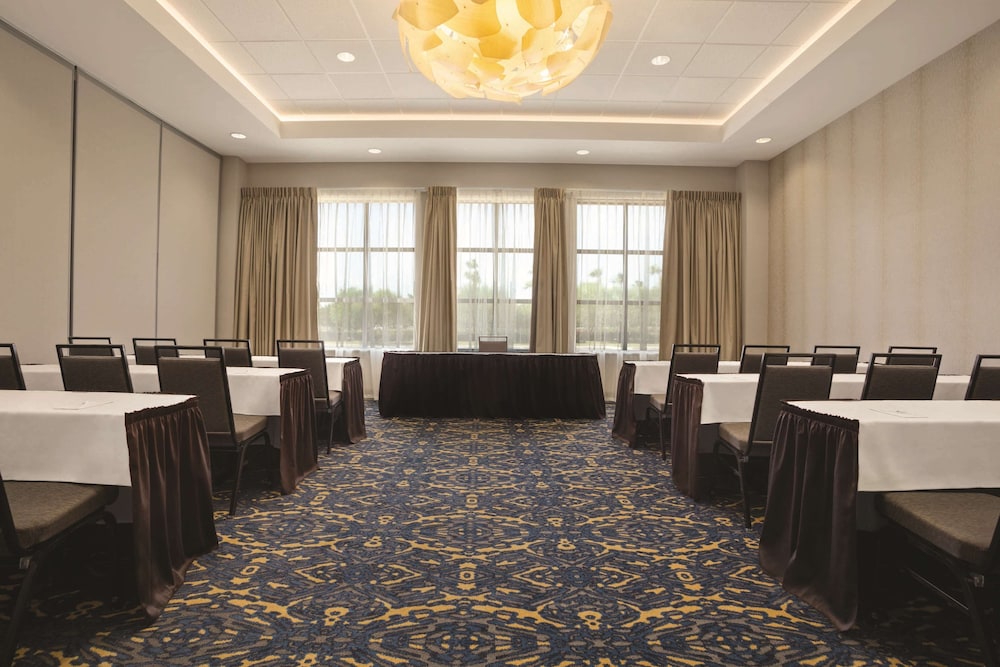 Embassy Suites By Hilton Mcallen Convention Center 54/56
