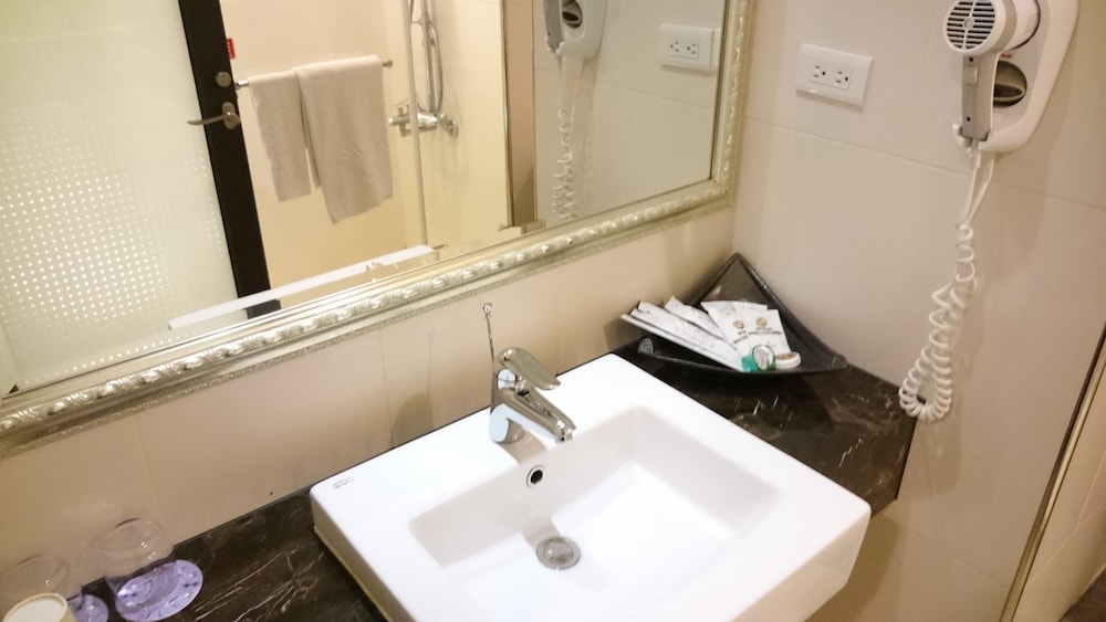 MRT Hotel 52/59