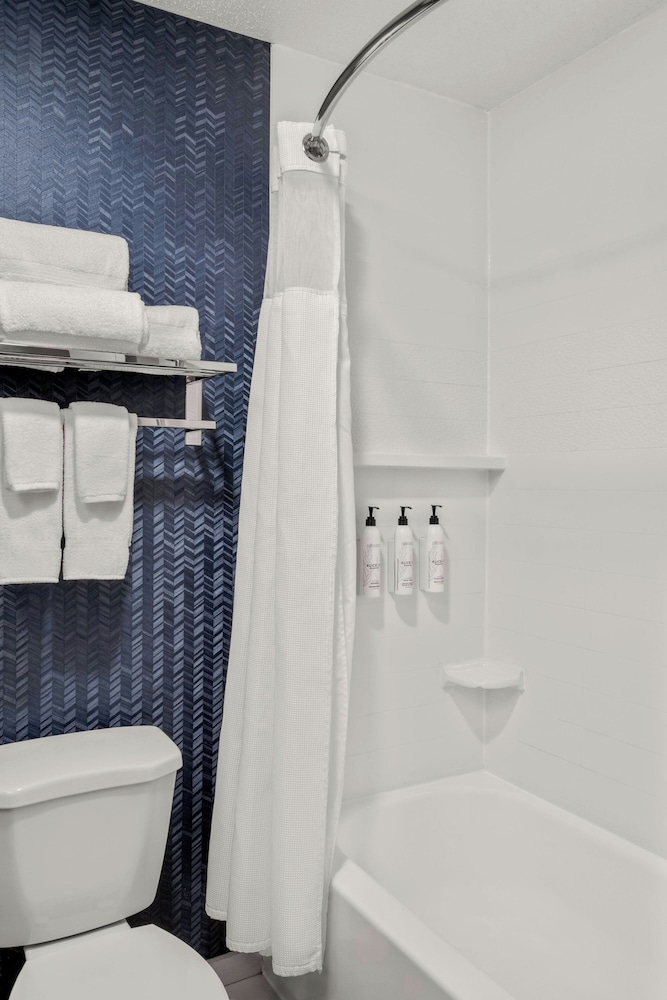 Fairfield Inn Suites By Marriott Chicago Naperville Aurora 50/50
