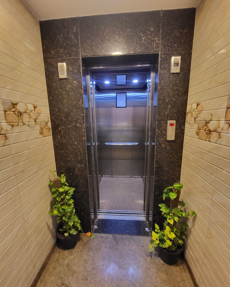 HOTEL MAHARANA INN 22/50