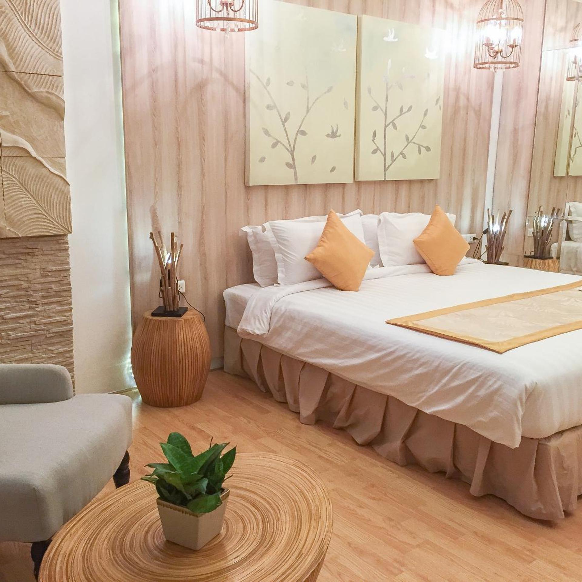 2 BEDROOMS, SUITE