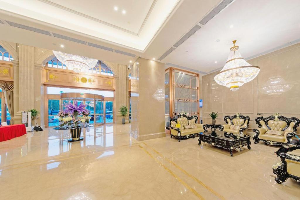 Venus Royal Hotels (Zhongshan Dongfeng Center) 24/50