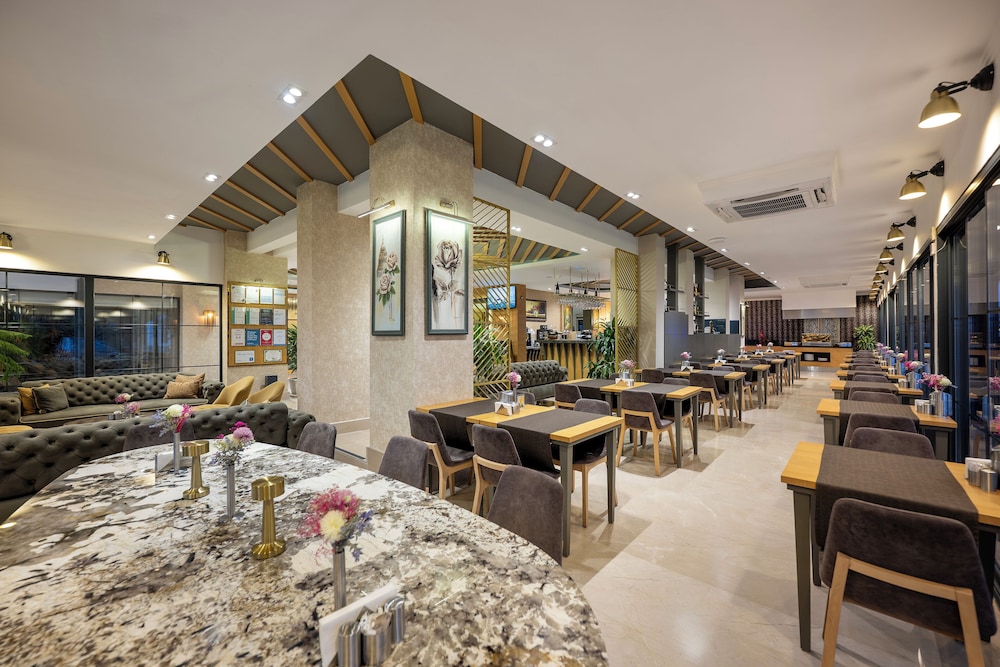 Sealife Lounge - Adults Only 35/50