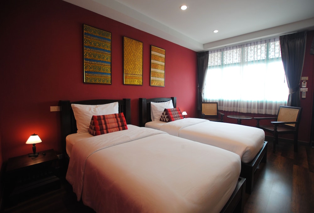 DELUXE, TWIN BEDS