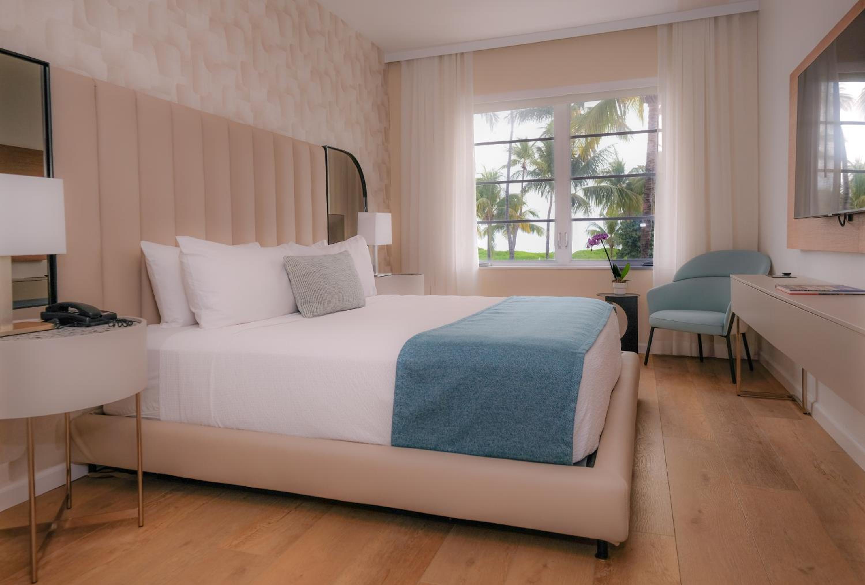 Room, King Bed, Ocean Front