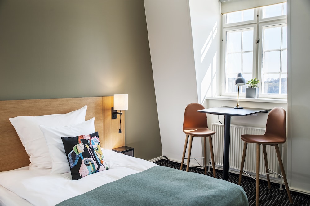 Room, Queen Bed, Fjord View, Small, Main Building
