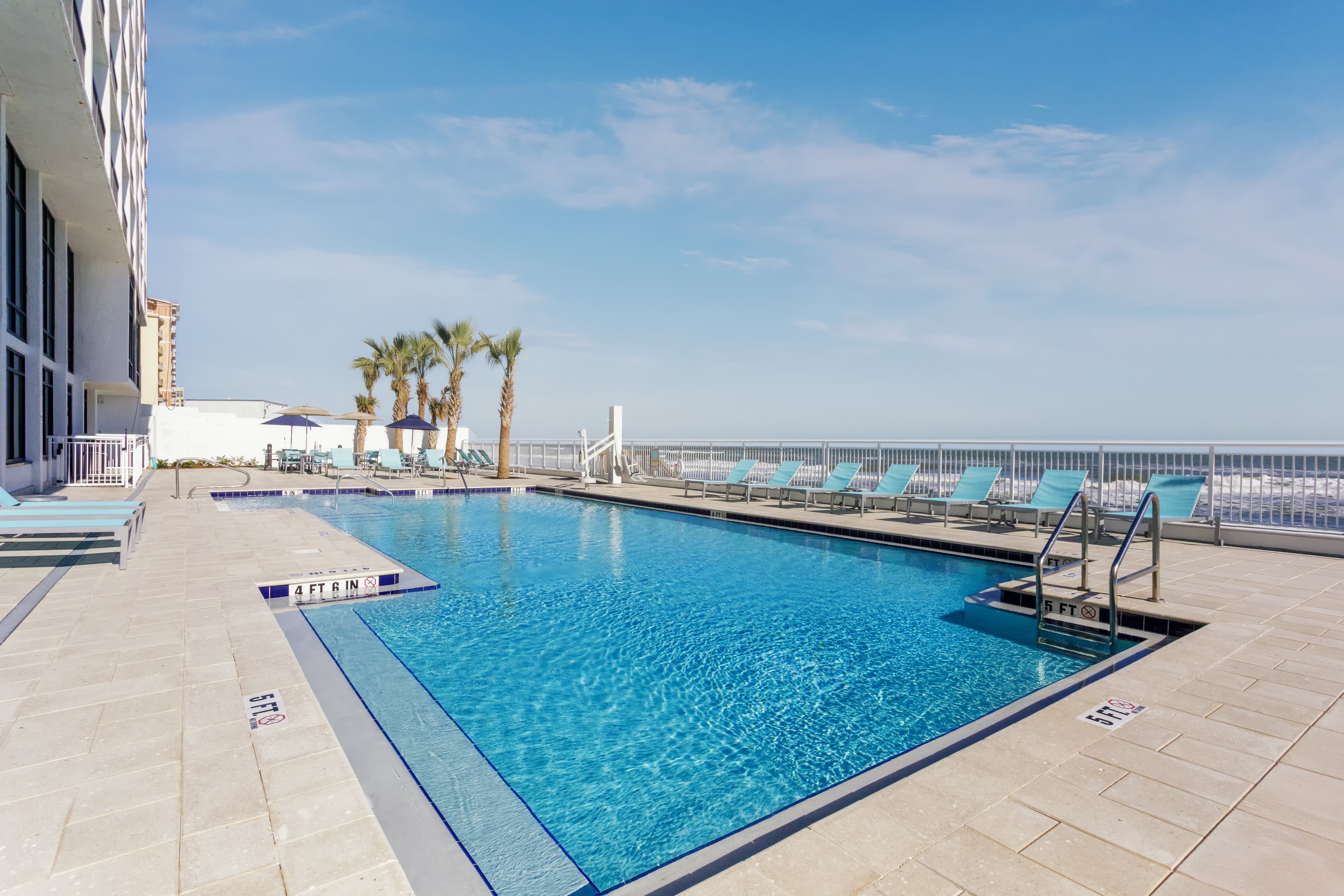 Holiday Inn Express Hotel Suites Oceanfront Daytona Beach Shores 45/48