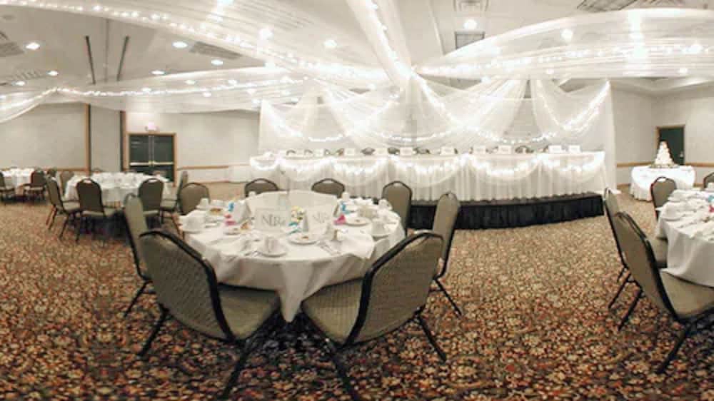 Country Inn & Suites By Radisson Mankato Hotel And Conference Center 38/38