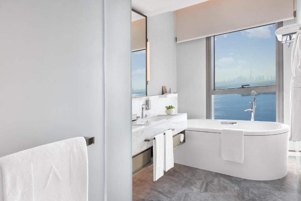 Premium 3B with Skyline View in Address Harbor Point 41/41