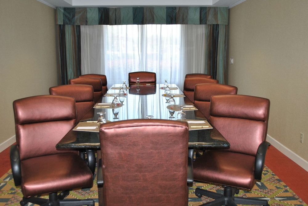 Doubletree By Hilton Fayetteville 42/43