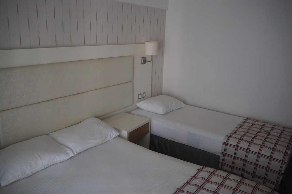 Yunus Hotel 20/71