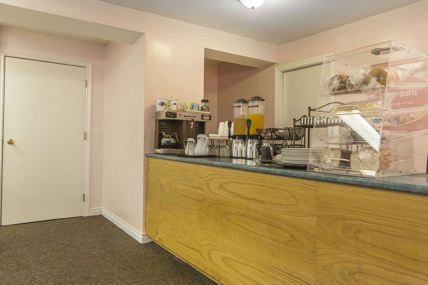 Econo Lodge Inn Suites Saint John 10/38