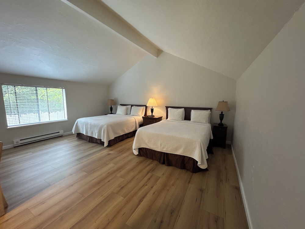 SUITE, MULTIPLE BEDS