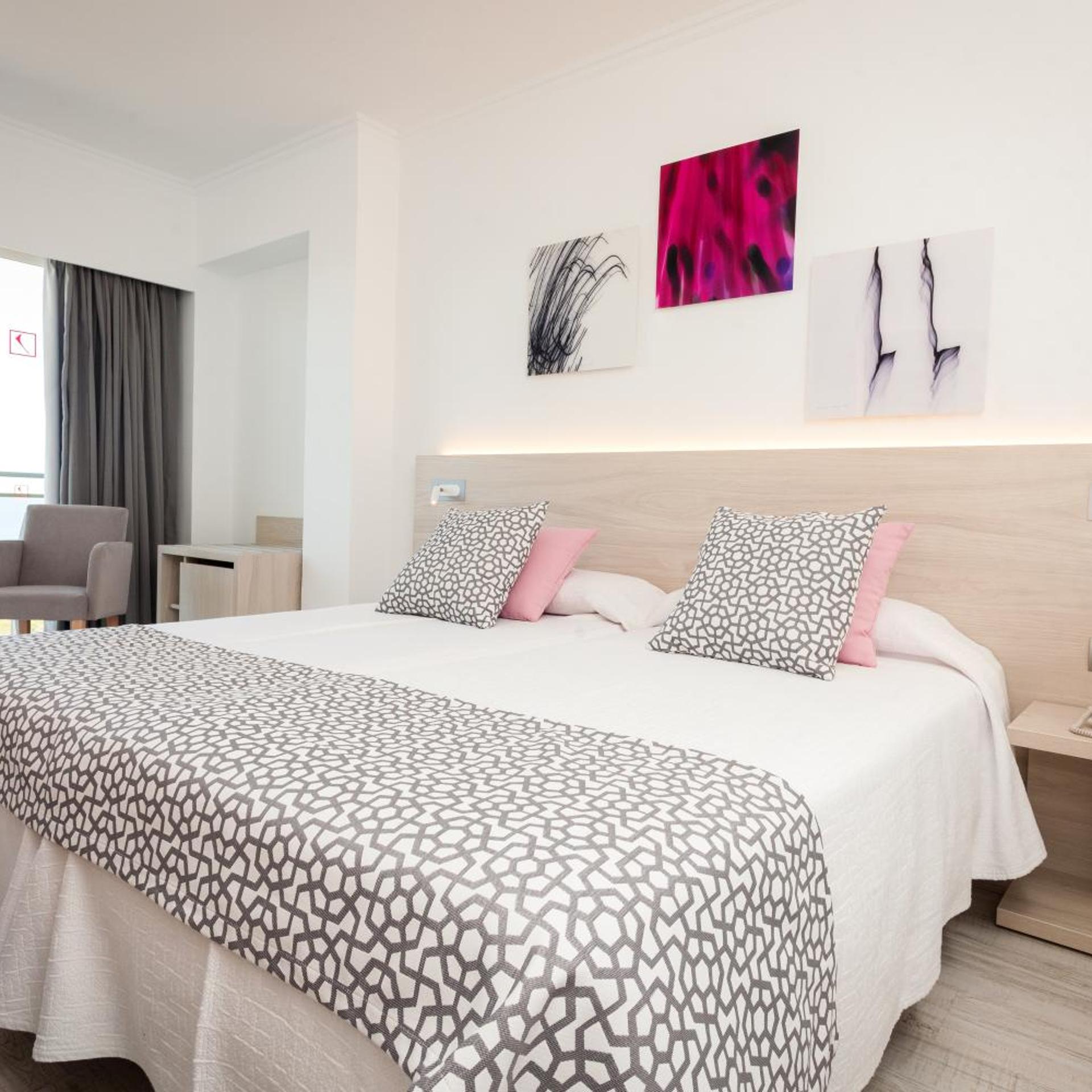 Standard, Double Bed, Lateral Side Sea View