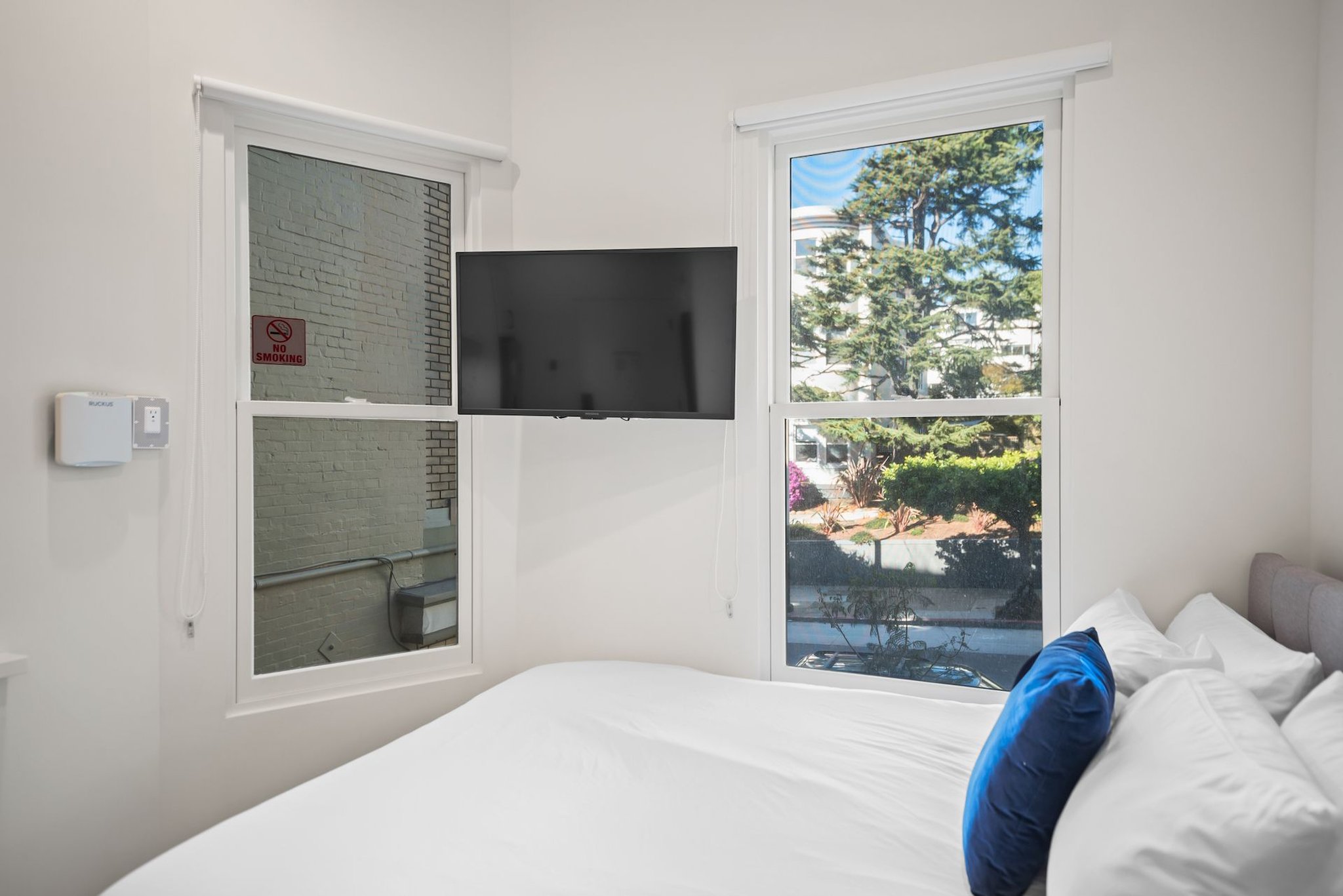 STUDIO, QUEEN BED