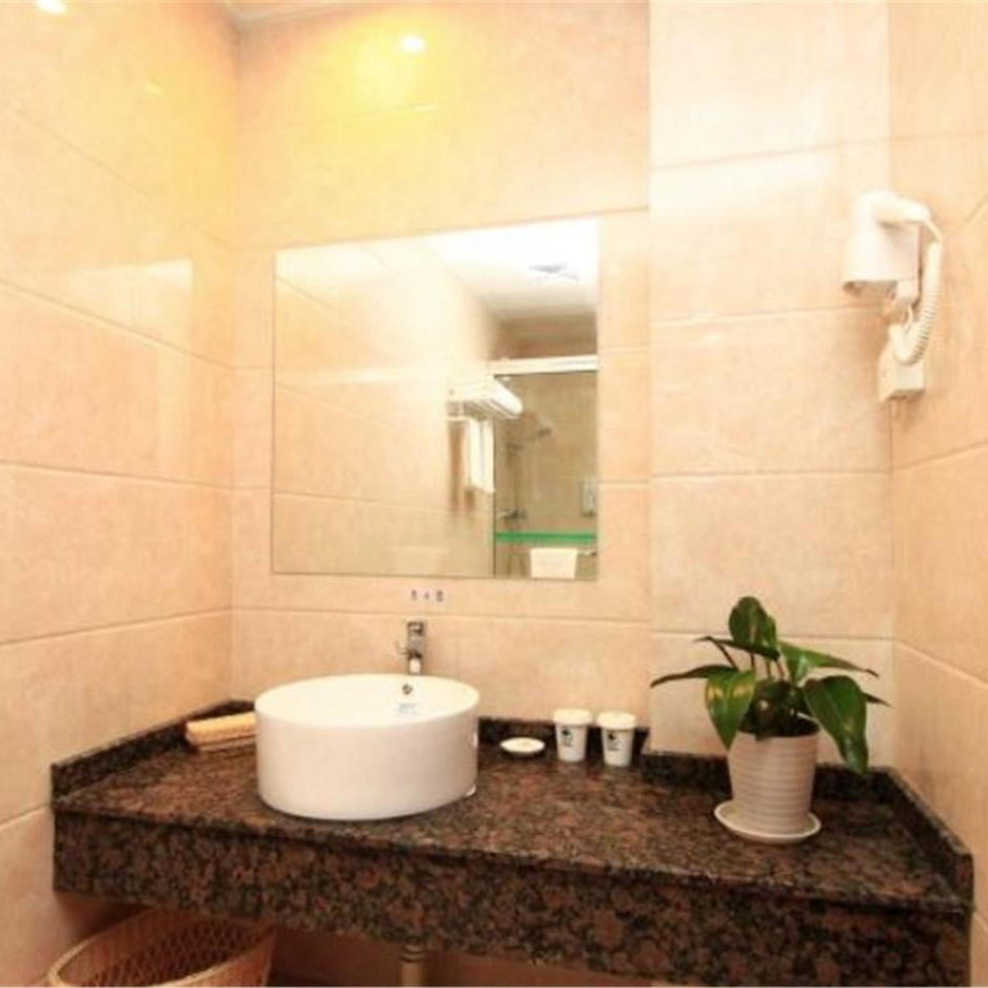 GreenTree Inn ShanDong RiZhao JuXian YinXing Avenue Middle ShanDong Road Business Hotel 57/67