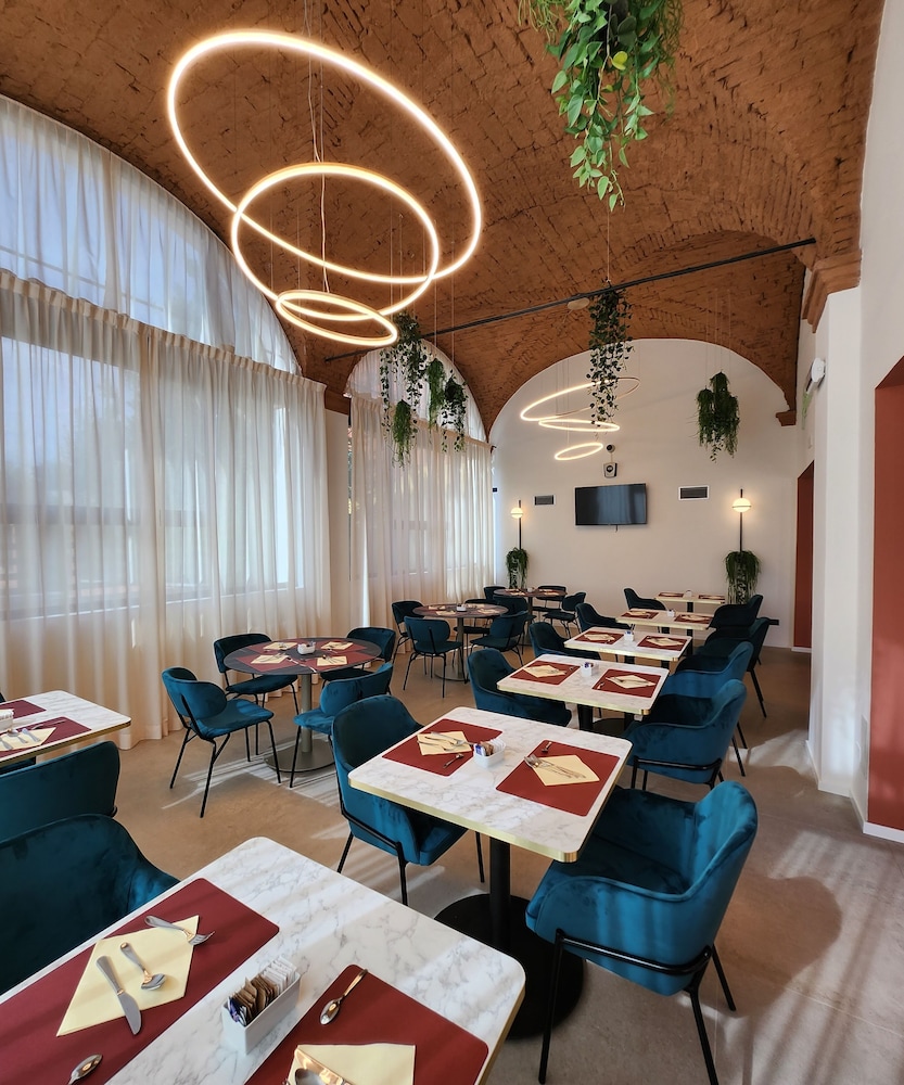 Bleis Hotel 35/50