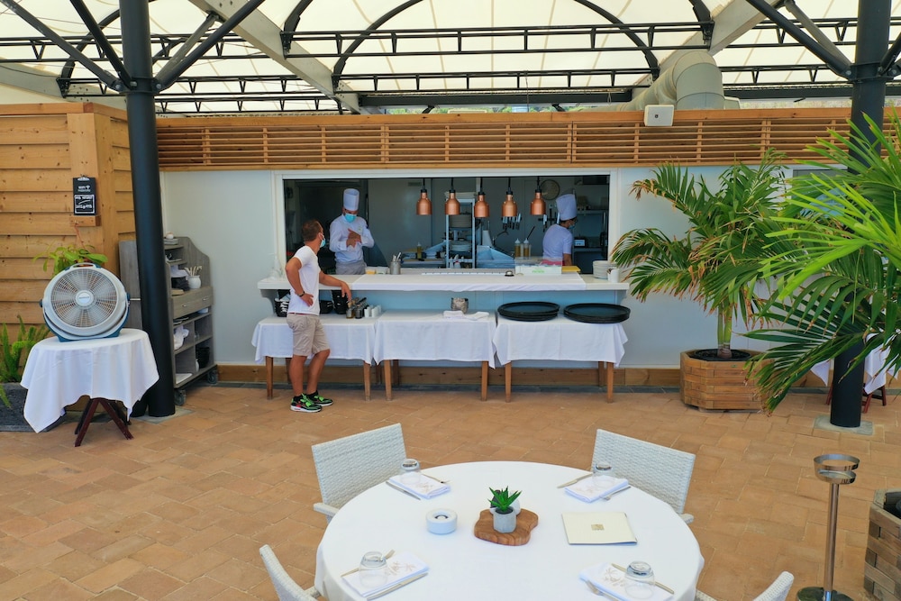 Anse Marcel Beach Resort 35/50