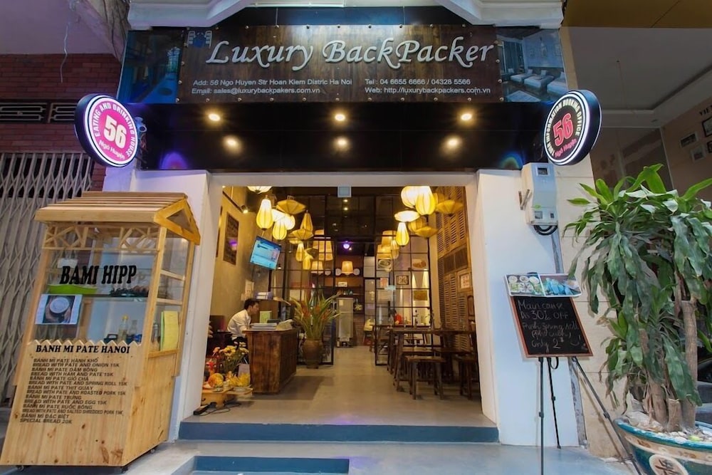 Luxury Backpackers 3/49