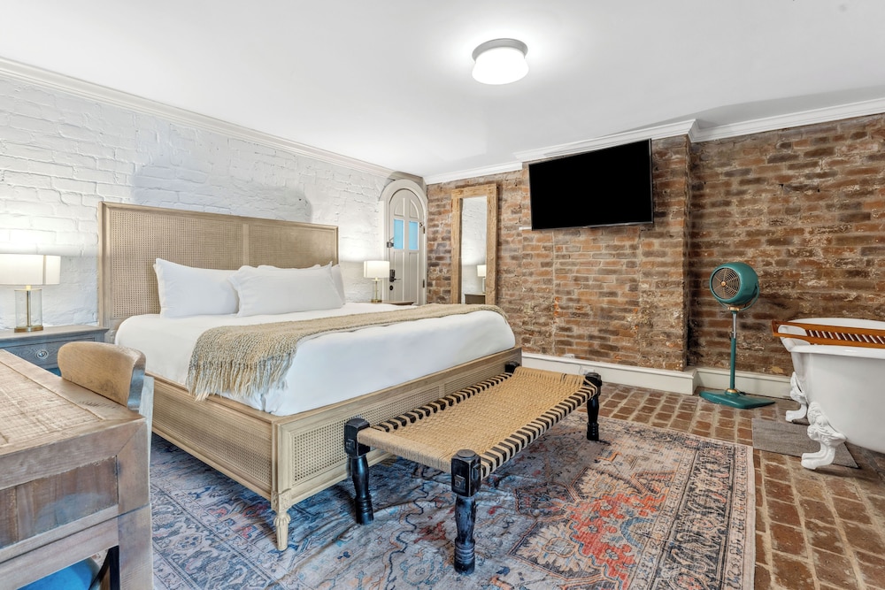 GARDEN, KING BED