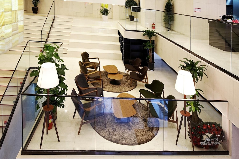 URBAN BOUTIQUE HOTEL 28/32