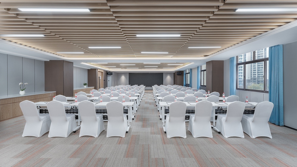 Holiday Inn Express Quanzhou Taishang District 42/46