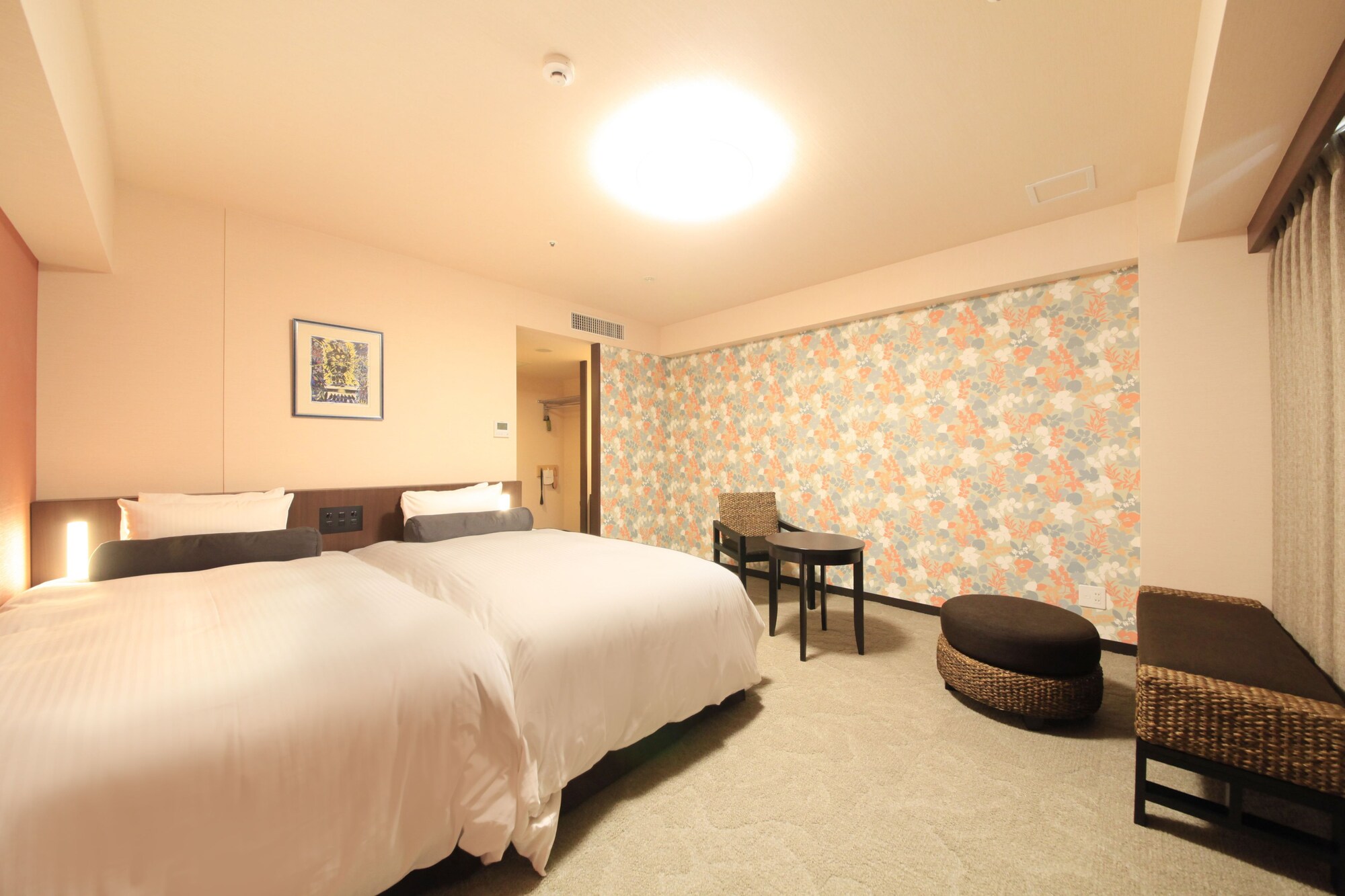 ROOM, TWIN BEDS