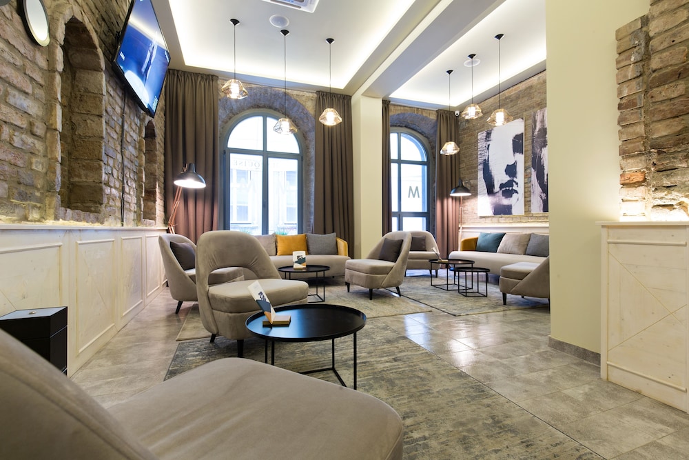 Marquise Hotel 32/49
