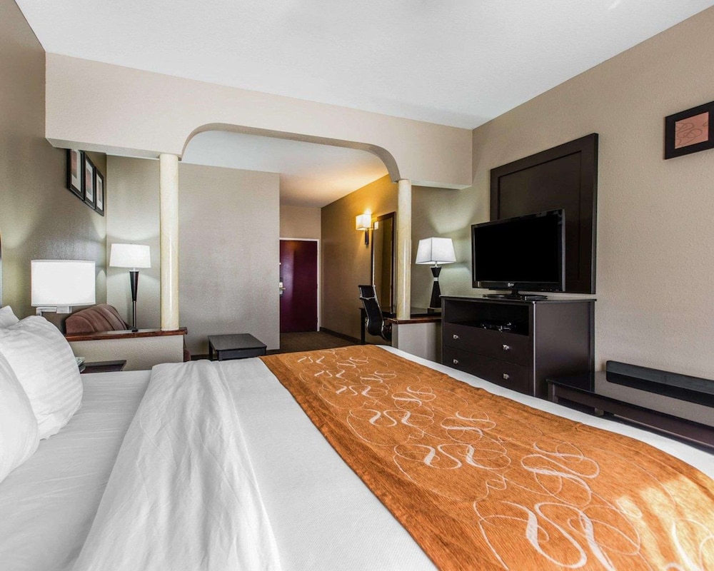 SUITE, KING BED