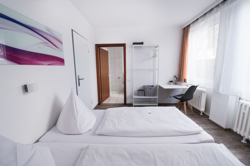 Room, Queen Bed