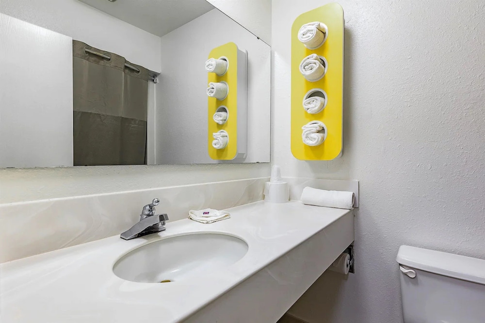 Red Lion Inn & Suites Pontoon Beach 53/55