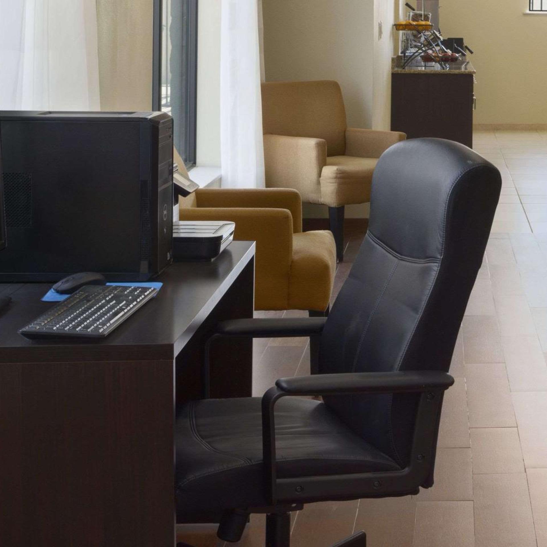 PetroStay Inn and Suites Cotulla (ex. Baymont Inn And Suites Cotulla) 14/20