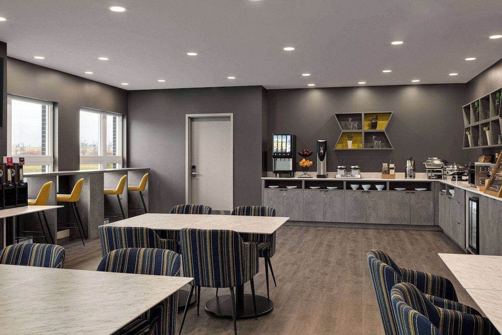 Microtel Inn & Suites by Wyndham Boisbriand 24/35