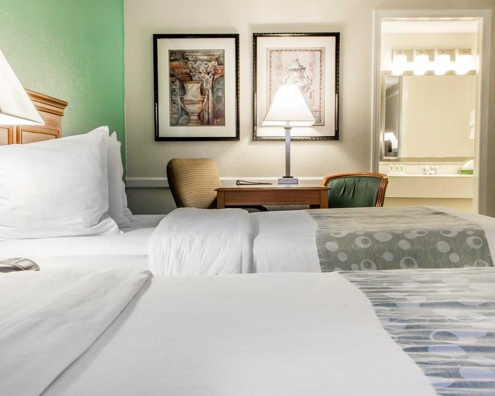 Quality Inn Tulsa Central 22/45