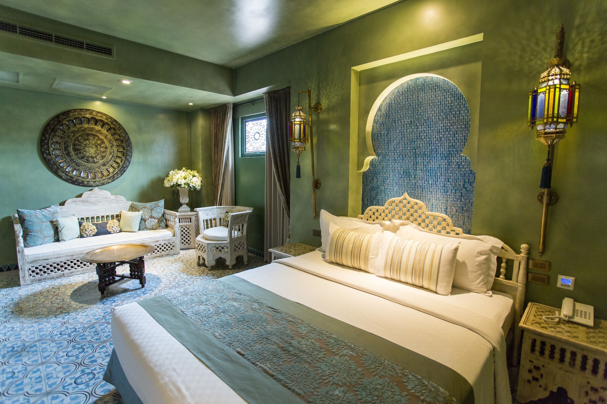 Jade, King Bed, Bathtub