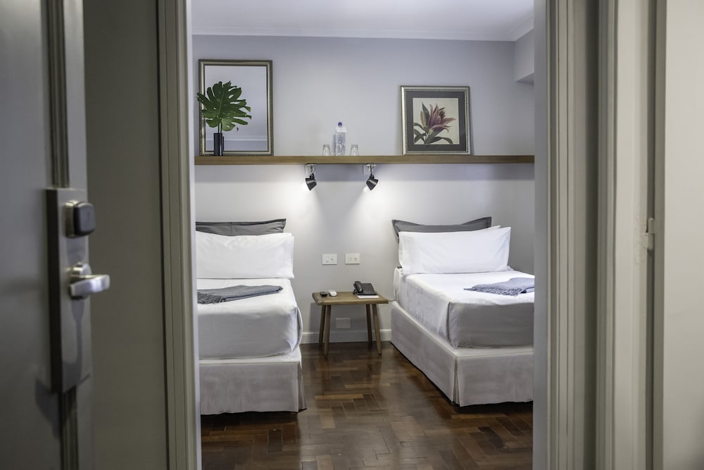 Carsson Hotel 32/67