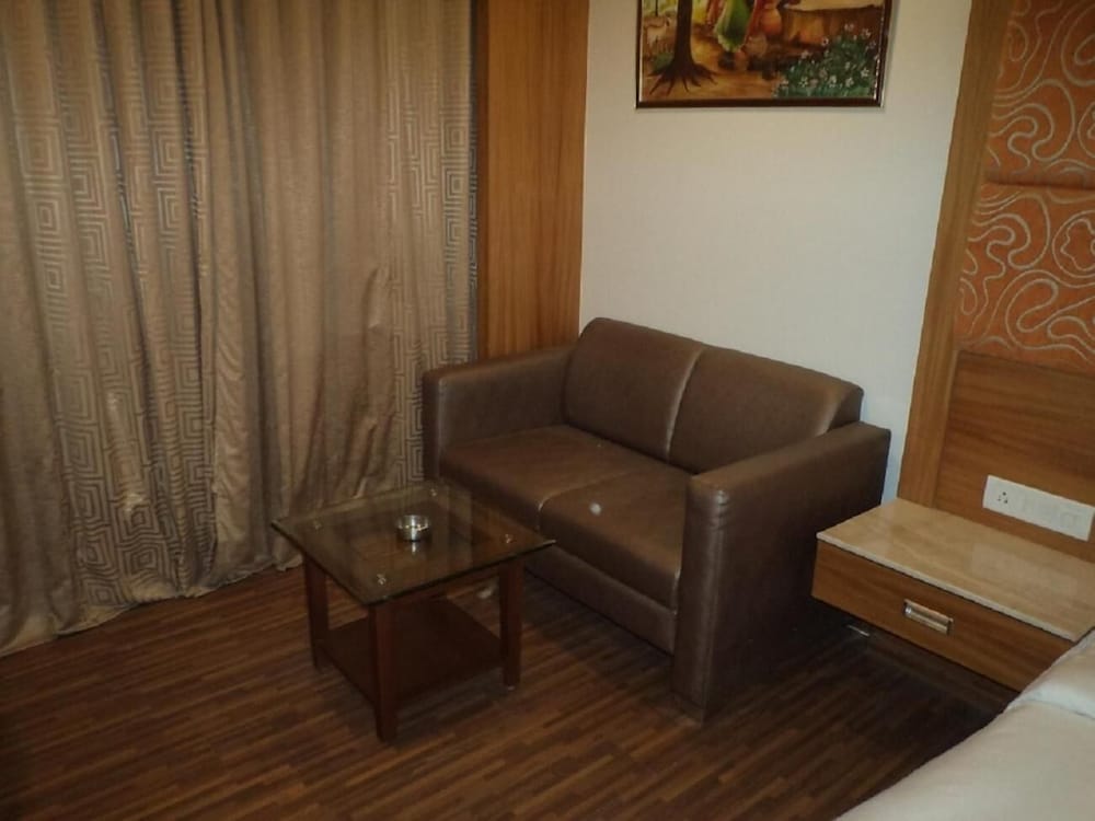 Lords Eco Inn Gandhidham 17/23