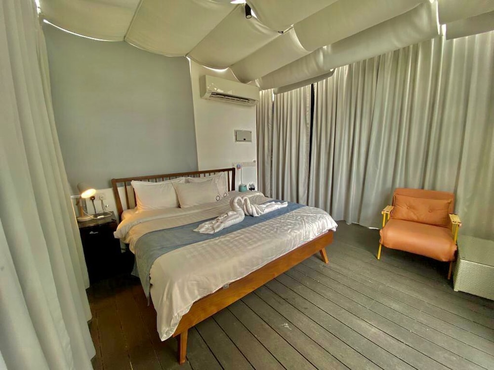 SUITE, BEACH FRONT