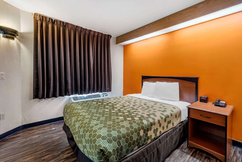 ROOM, QUEEN BED, ACCESSIBLE