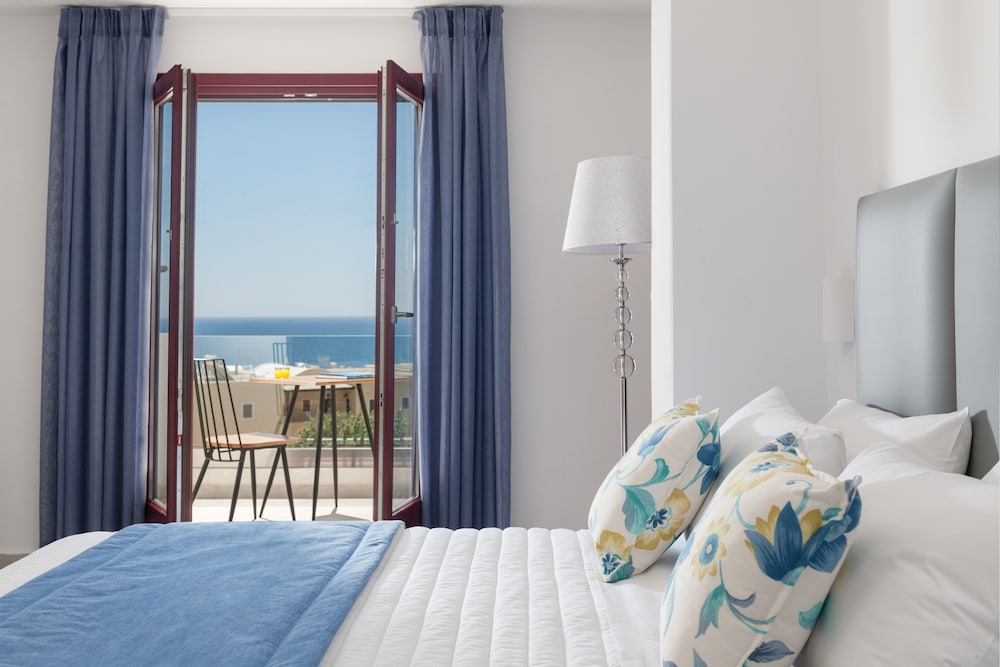 MAR N MAR CROWN SANTORINI HOTEL AND SUITES 16/48