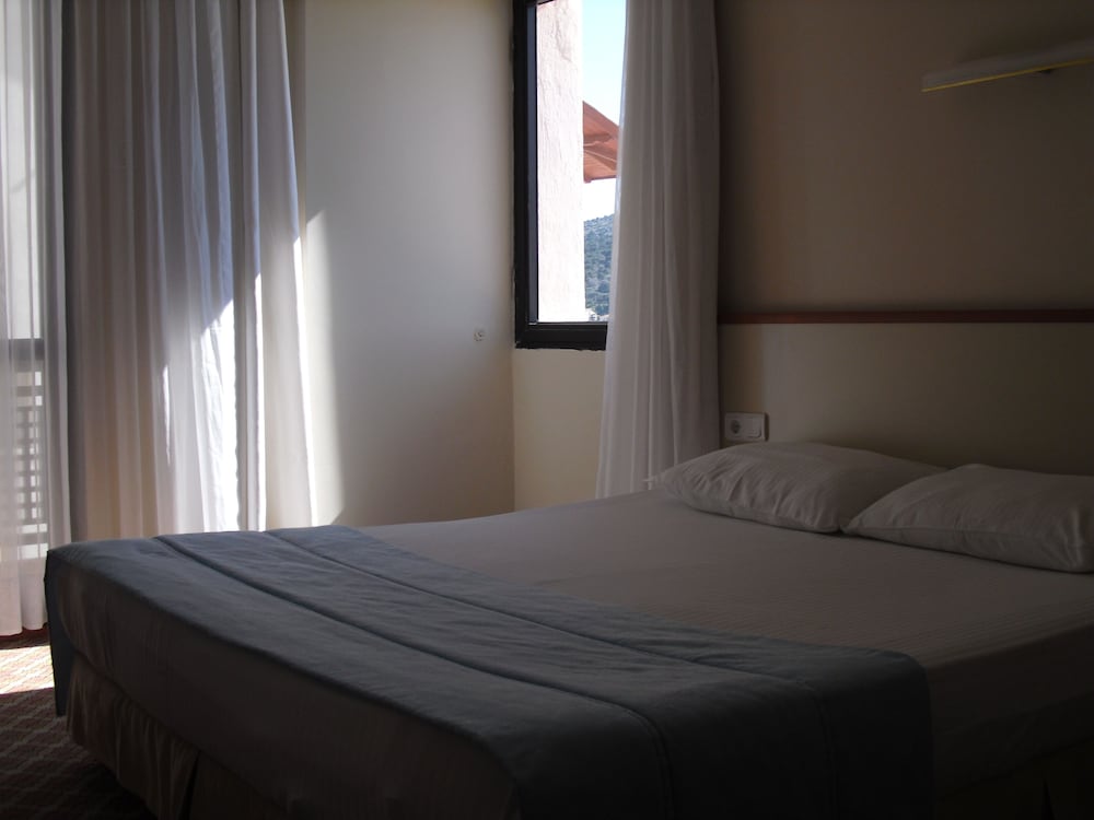 KERMAN HOTEL 16/52